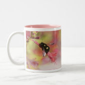 Biene auf Wildblume Zweifarbige Tasse (Links)