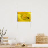 Biene bei Yellow Zucchini Blume Small Poster (Küche)