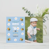 Biene Birthday Foto Party Blue Daisy Zwei 2 Einladung (Stehend Vorderseite)