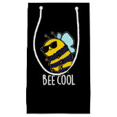 Biene Coole Funny Insect Bee Pun Dark BG Kleine Geschenktüte (Vorderseite)