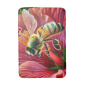 Biene, die eine lebendige Hibiskus-Blume befruchte Badematte (Vorderseite Vertikal)