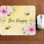 Biene Happy Hummeln Gelbe Honigwabenblüte Mousepad<br><div class="desc">Gelber,  weißer Hintergrund mit Wabenmuster. Blume mit rosa tropischen Blumen,  Hibiskus und Hummeln. Der Text: Bee Happy in grüner Hand Buchstaben Stil Skript. Ideal für Ihre Zuhause im Sommer.</div>