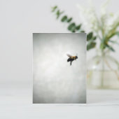Biene im Flug Postkarte (Stehend Vorderseite)