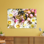 Biene in der Nachbarschaft Canvas Print 36 x 24 Leinwanddruck (Insitu (Wohnzimmer))