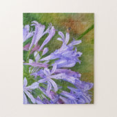 Biene in Flight to Lila Lily Blume Puzzle (Vertikal)