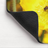 Biene in Gelb gebadet Mousepad (Ecke)