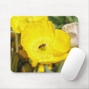 Biene in Gelb gebadet Mousepad