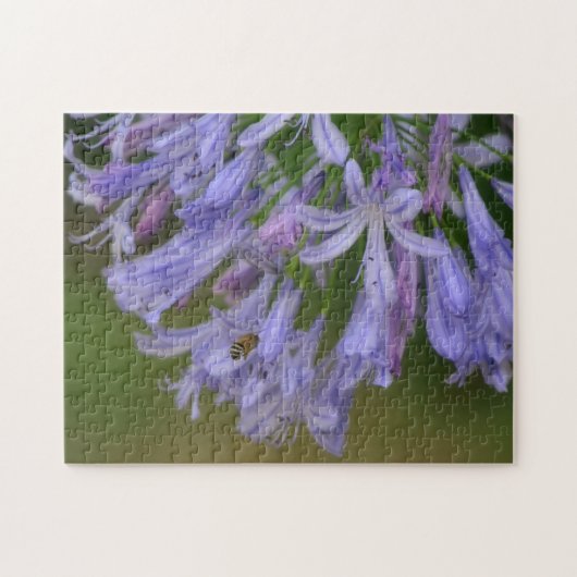 Biene mit Lila Blue Lily Blume Puzzle (Horizontal)