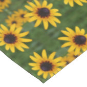 Biene on Black Mit Augen Susan Blume Abstrakt Art Tischdecke (Schrägansicht)