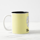 Biene on Daisy - Personalisiertes Geschenk Zweifarbige Tasse (Links)