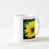 Biene und Gelbe Blume Kaffeetasse (VorderseiteRechts)