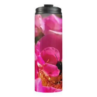 Biene und rosa Rose Thermosbecher