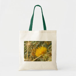 Biene und Star Thistle (Centaurea solstitialis) Tragetasche
