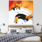 Bienen auf einer Limonadendose Leinwanddruck (Insitu (Schlafzimmer))