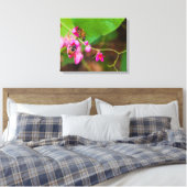 Bienen auf Korallenreben-Blume Leinwanddruck (Insitu (Schlafzimmer))
