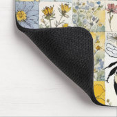 Bienen-Blumenmuster in Blues und Yellows Mousepad (Ecke)