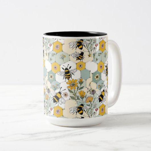Bienen in einer Honeycomb Wildblume Patchwork Blum Zweifarbige Tasse (VorderseiteRechts)