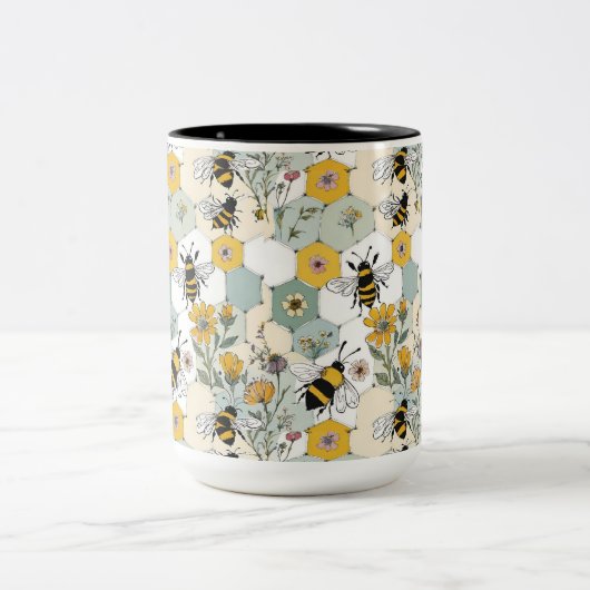 Bienen in einer Honeycomb Wildblume Patchwork Blum Zweifarbige Tasse (Mittel)