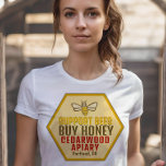 Bienen kaufen Honey Farmer's Market Bee Apiary T-Shirt<br><div class="desc">Ein schönes Shirt zum Tragen am Bauer's Market. Niedliche Biene auf einem Hexagon.</div>