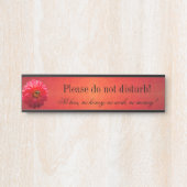 Bienen-roter Dahlie-Schreibtisch-hängendes Türschild (Vorderseite )