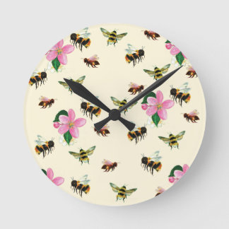 Bienen und Hummeln und Obstblüten Runde Wanduhr