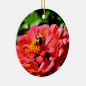 Bienen- und Korallenzinnie Keramik Ornament (Rechts)