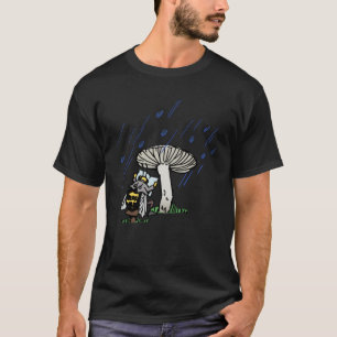 Bienen verstecken sich unter dem Pilz, während es  T-Shirt