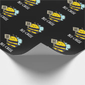 Bienenanfall Funny Insect Bee Pun Dark BG Geschenkpapier (Ecke)