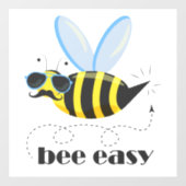 Bienenfigur mit Schnurrbart-Sonnenbrille Bee Easy Fensteraufkleber (Blatt)