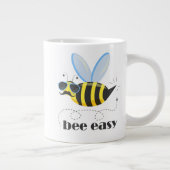 Bienenfigur mit Schnurrbart-Sonnenbrille Bee Easy Jumbo-Tasse (Rechts)
