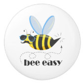 Bienenfigur mit Schnurrbart-Sonnenbrille Bee Easy Keramikknauf (Vorderseite)