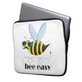 Bienenfigur mit Schnurrbart-Sonnenbrille Bee Easy Laptopschutzhülle (Vorderseite Links)
