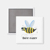 Bienenfigur mit Schnurrbart-Sonnenbrille Bee Easy Magnet (Vorderseite/Rückseite)