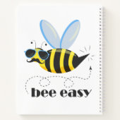 Bienenfigur mit Schnurrbart-Sonnenbrille Bee Easy Notizblock (Rückseite)