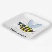 Bienenfigur mit Schnurrbart-Sonnenbrille Bee Easy Pappteller (Gewinkelt)