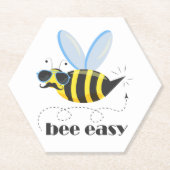 Bienenfigur mit Schnurrbart-Sonnenbrille Bee Easy Untersetzer (Vorderseite)