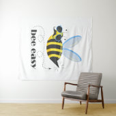 Bienenfigur mit Schnurrbart-Sonnenbrille Bee Easy Wandteppich (Beispiel (Horizontal))