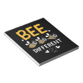 Bienenkopfgeschenk | Bee Different Notizblock (angewinkelt)