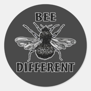 Bienenliebhaber sind anders Bleibe als seltsam und Runder Aufkleber