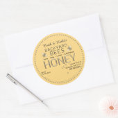Bienenstöcke und kleine Bienen auf Gelb Runder Aufkleber (Umschlag)