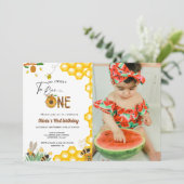 Bienentag Gelbe Biene erste Geburtstagsparty Einladung (Stehend Vorderseite)
