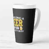 Bier Drinker Ich halte ein Bier zum Geburtstag. Milchtasse (Rechte Ecke)