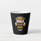Bier Drinker Jeder ist ein paar Drinks hinter der Milchtasse (Vorderseite)