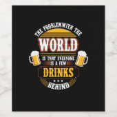Bier Drinker Jeder ist ein paar Drinks hinter der Weinetikett (Einzelnes Label)