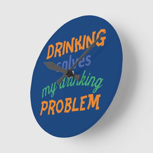 Bier Funny Zitat: Dringende Lösungen Trinkproblem Runde Wanduhr (Winkel)