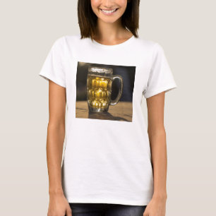 Bier-Glas-Getränk nah, Indien T-Shirt