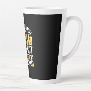 Bier hat zum Geburtstag einen hohen Lebensmittelwe Milchtasse