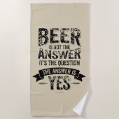 Bier ist nicht die Antwort Strandtuch (Vorderseite)