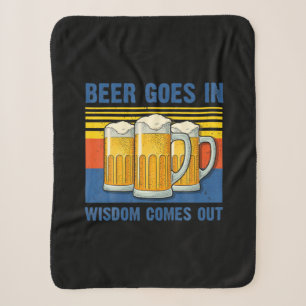 Bier kommt in Weisheit zum Vintagen Geburtstag. Sherpadecke