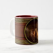 Bier Maker - Der Bierkeller Zweifarbige Tasse (Vorderseite Links)